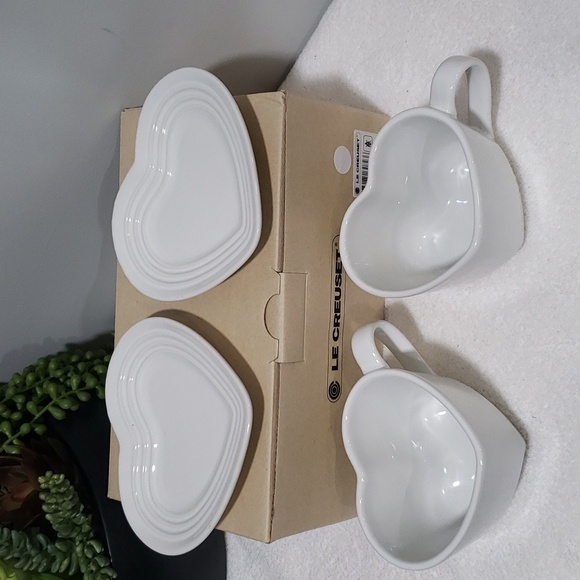 Set of 2 White Heart Mugs & Saucers  Plus Matching Salt & Pepper Le Creuset NEW - Picture 2 of 8